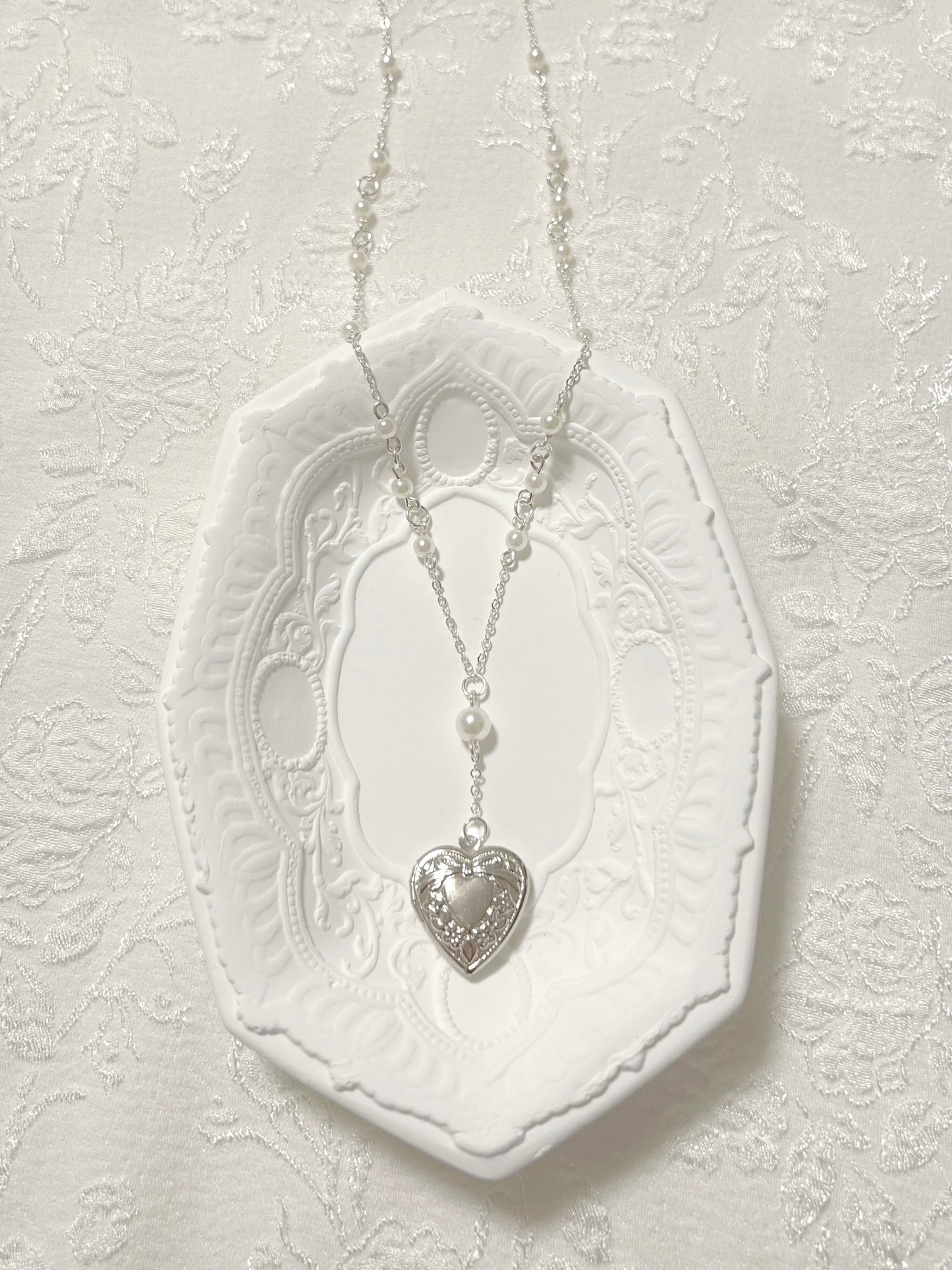 Blurry Pearl Locket