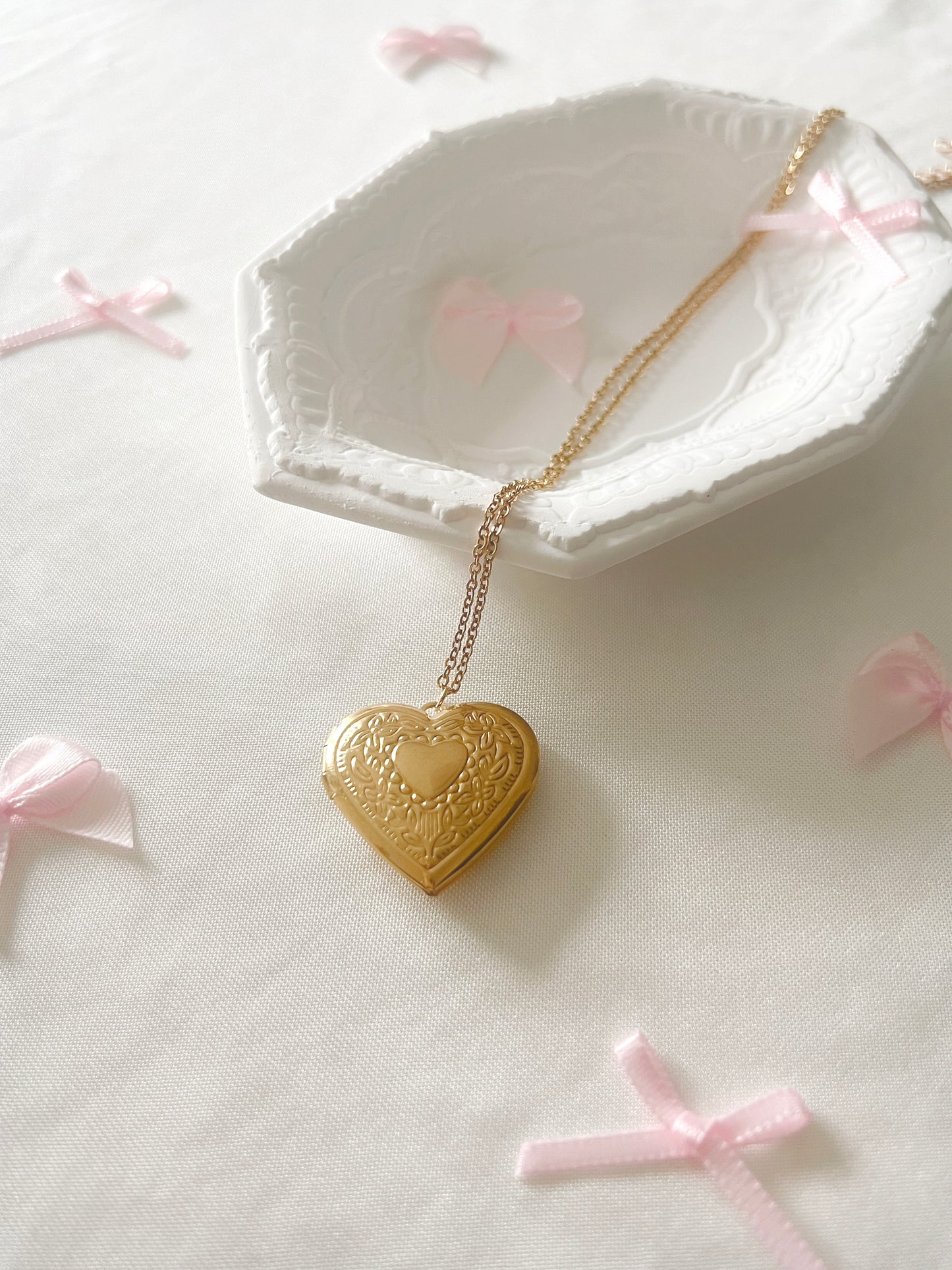 Large Vintage-style Locket