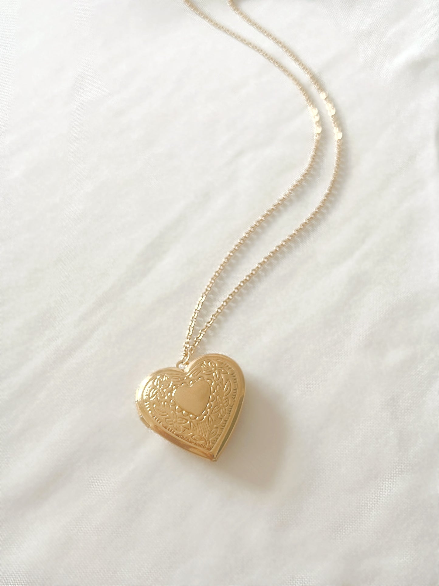 Large Vintage-style Locket