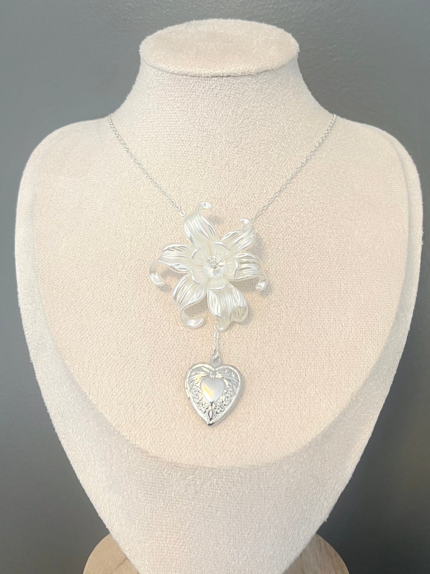 Silver Full Bloom Locket