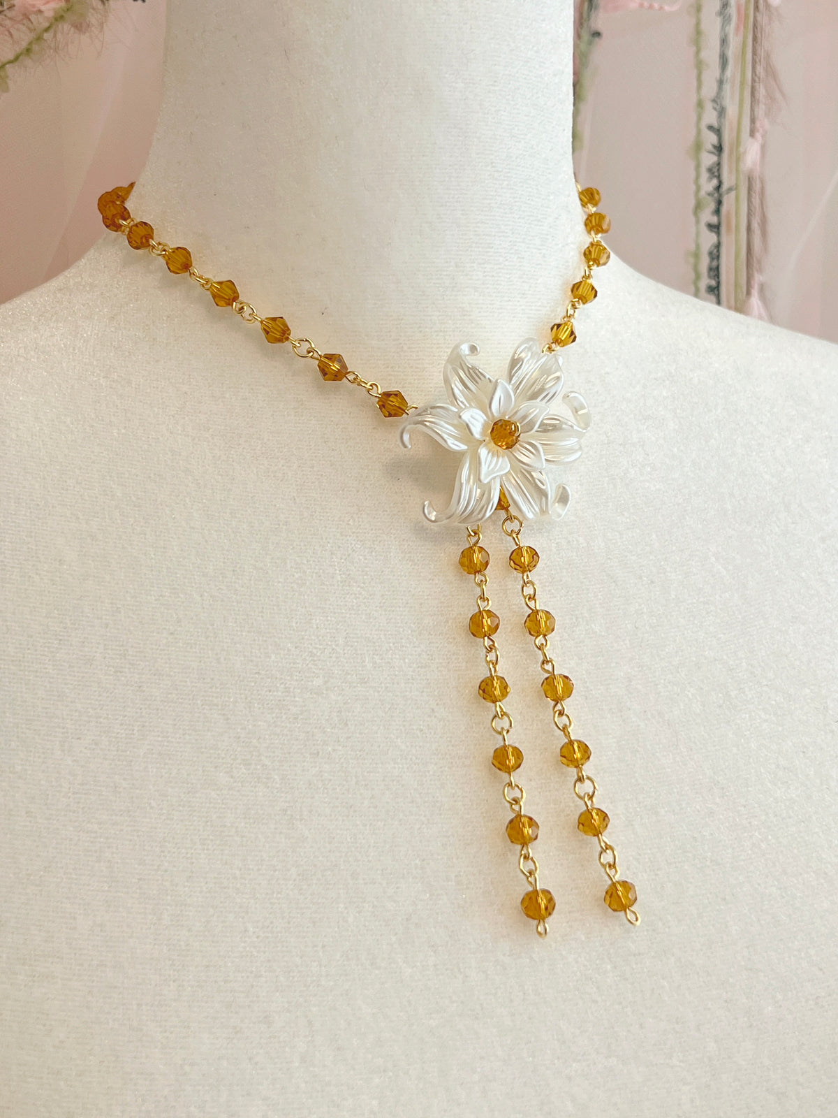 Chelure jewelry Iris necklace v2 in honey