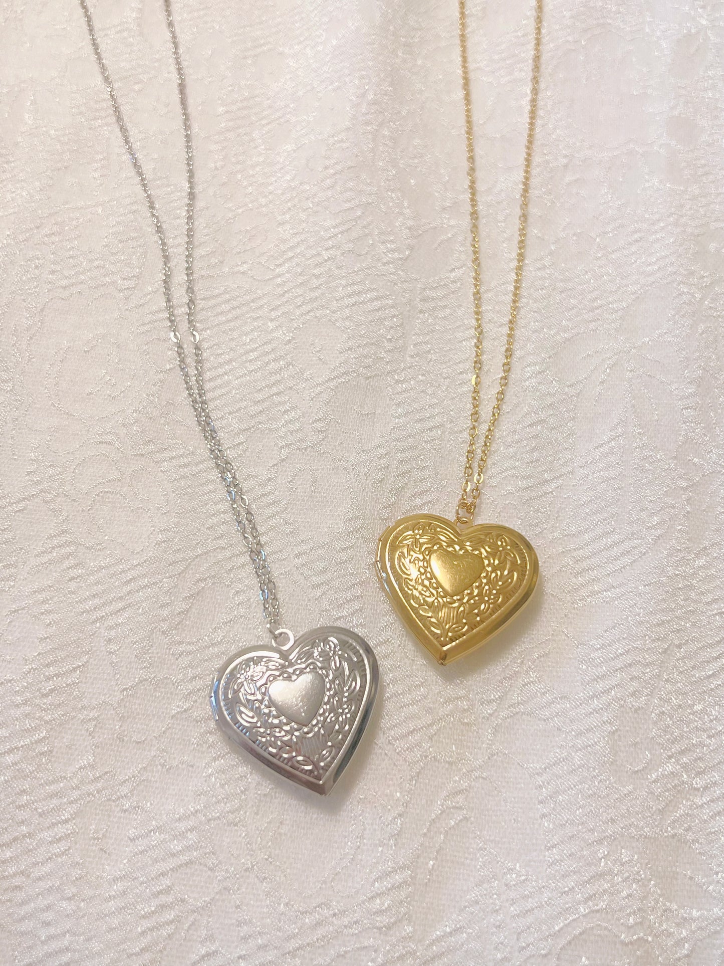 Large Vintage-style Locket