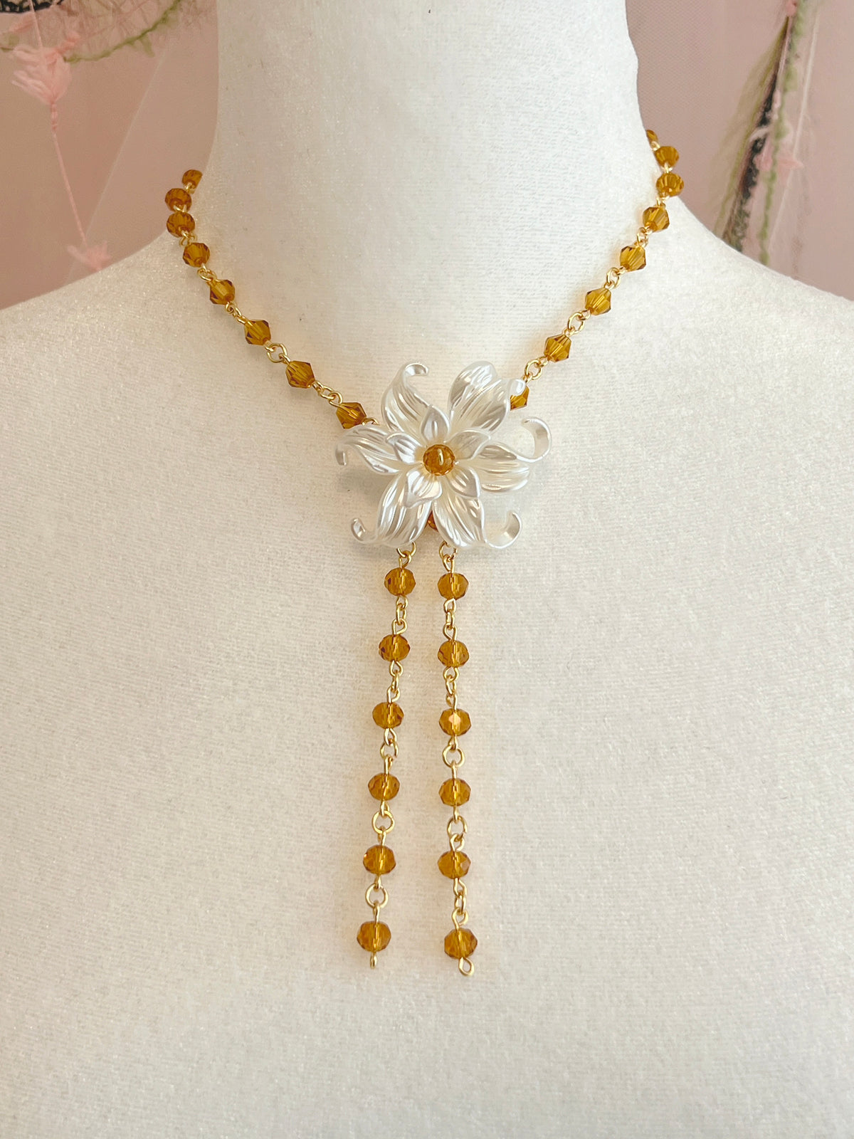 Chelure jewelry Iris necklace v2 in honey