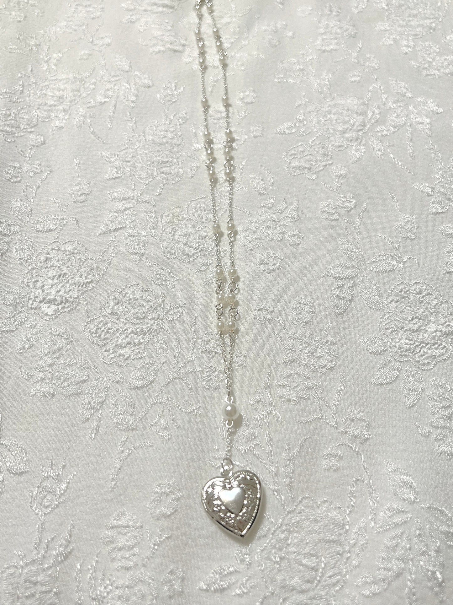 Blurry Pearl Locket