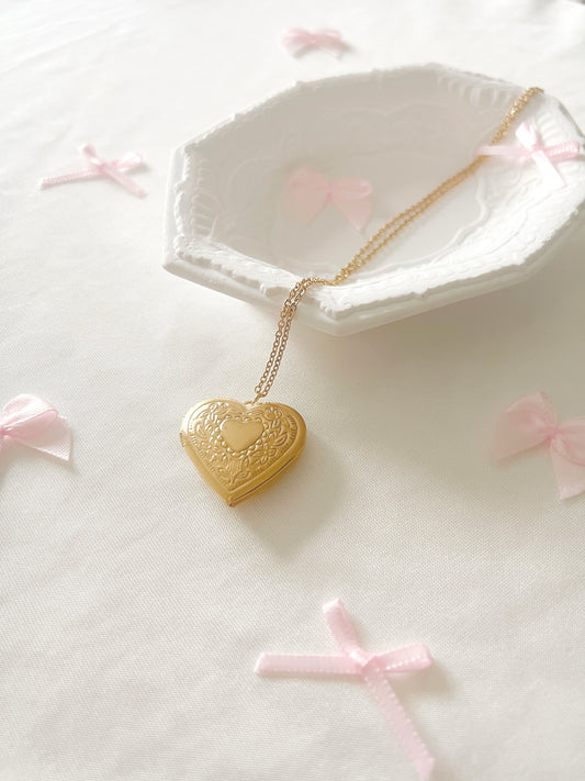 Coquette vintage-style stainless steel heart engraved gold locket 