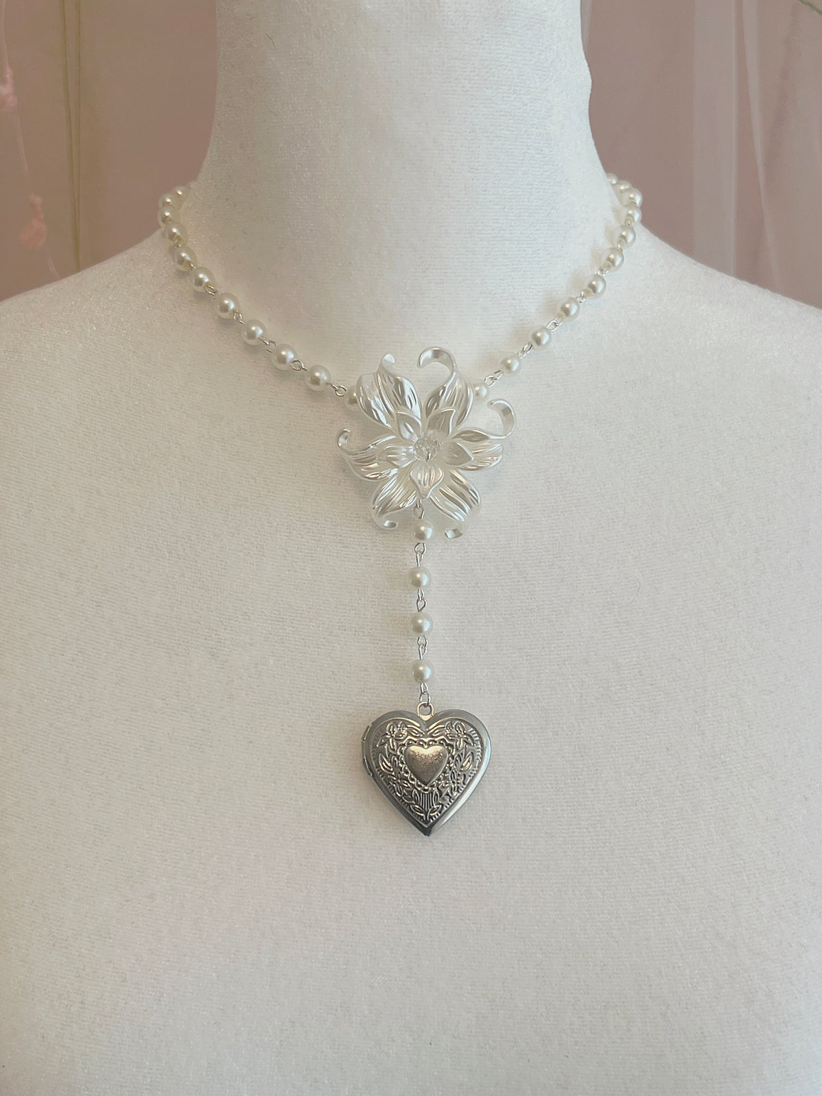 Efflores Locket