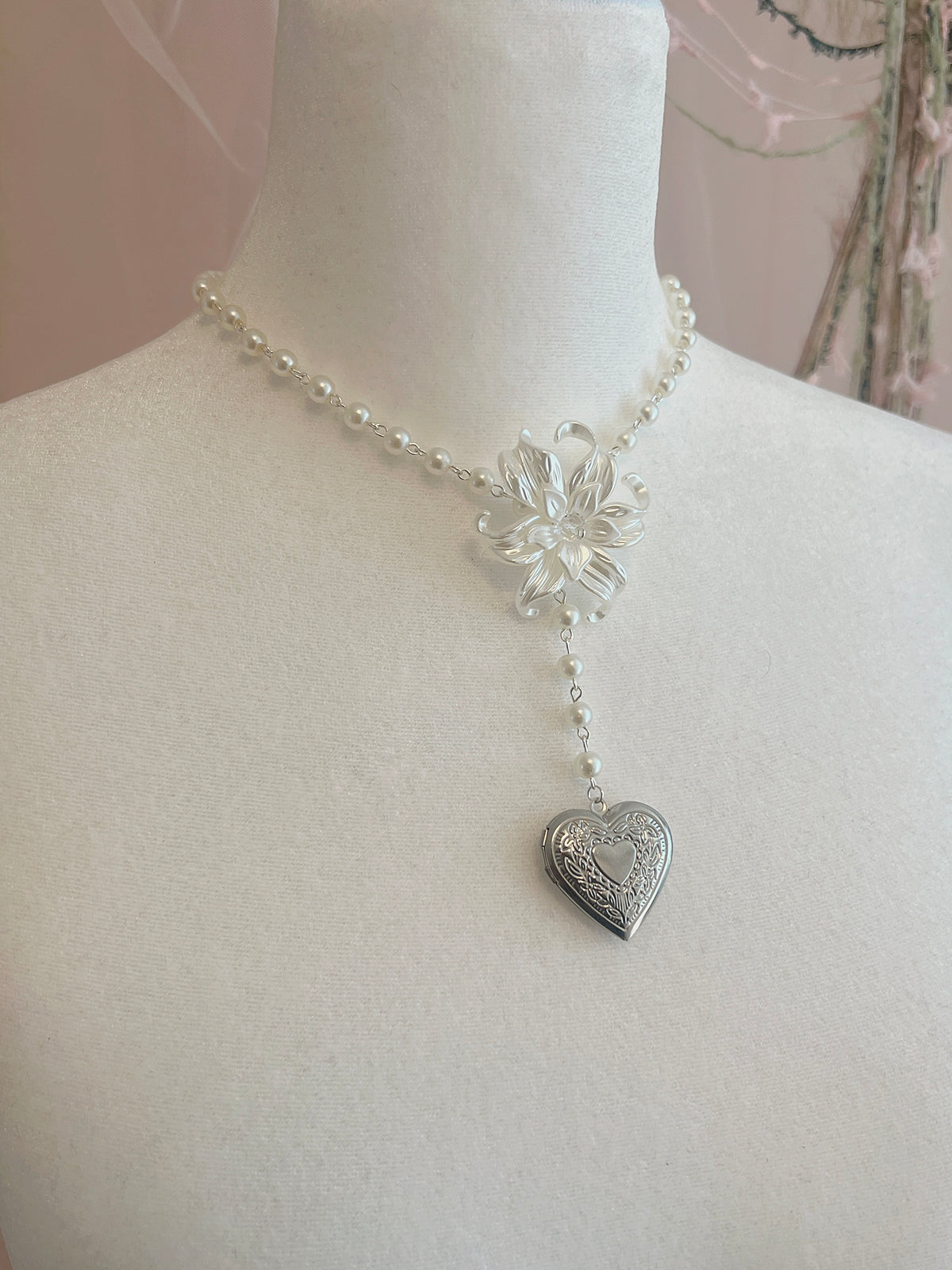 Efflores Locket