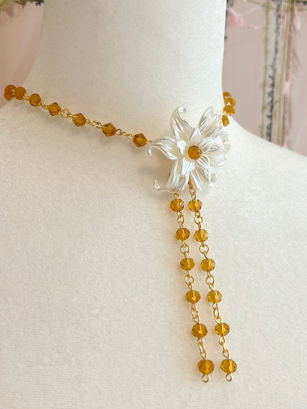 Chelure jewelry Iris necklace v2 in honey