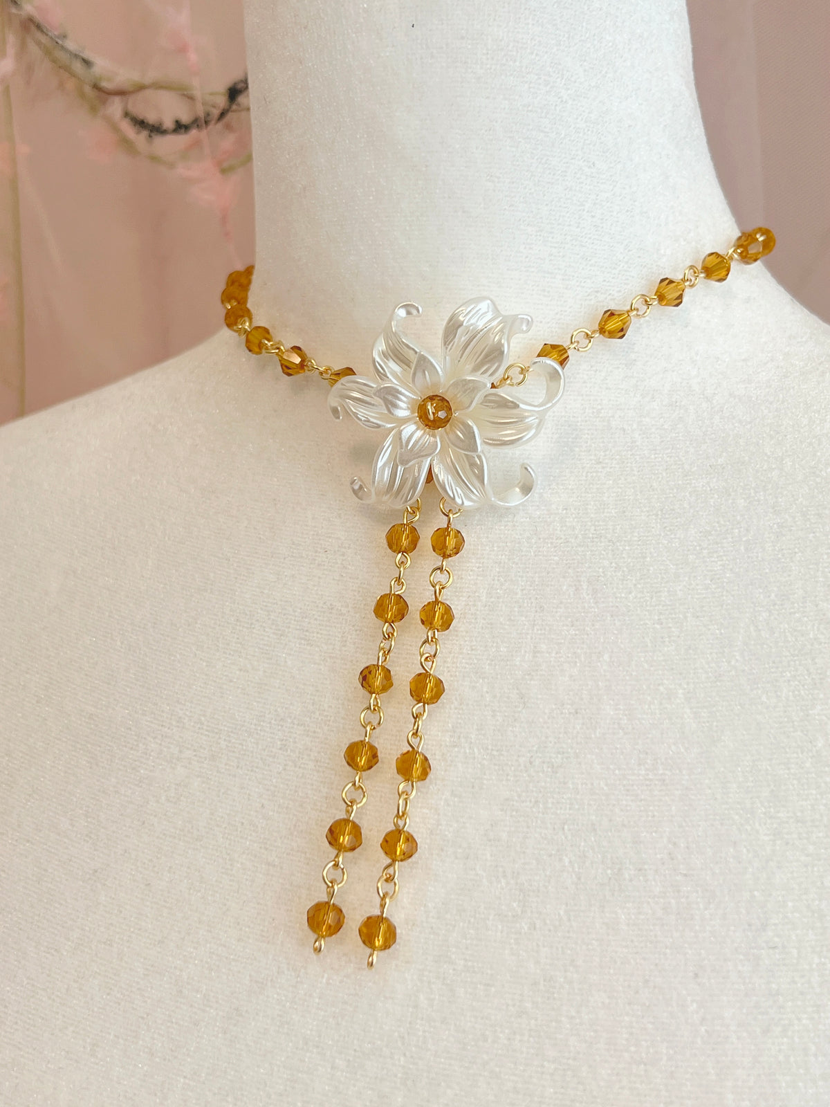 Chelure jewelry Iris necklace v2 in honey