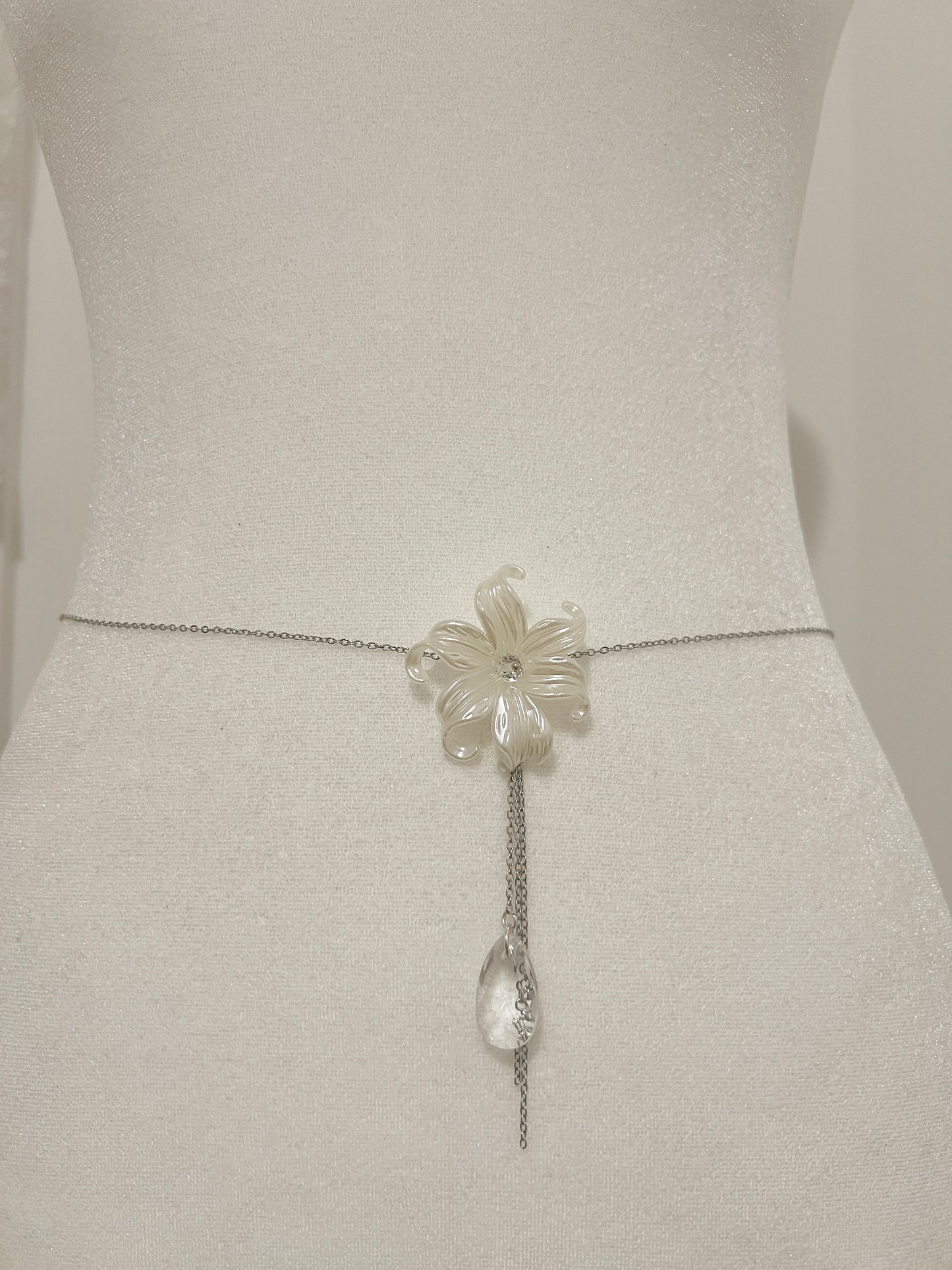 Elegant flower waist chain with crystal pendant, handmade jewelry accessory