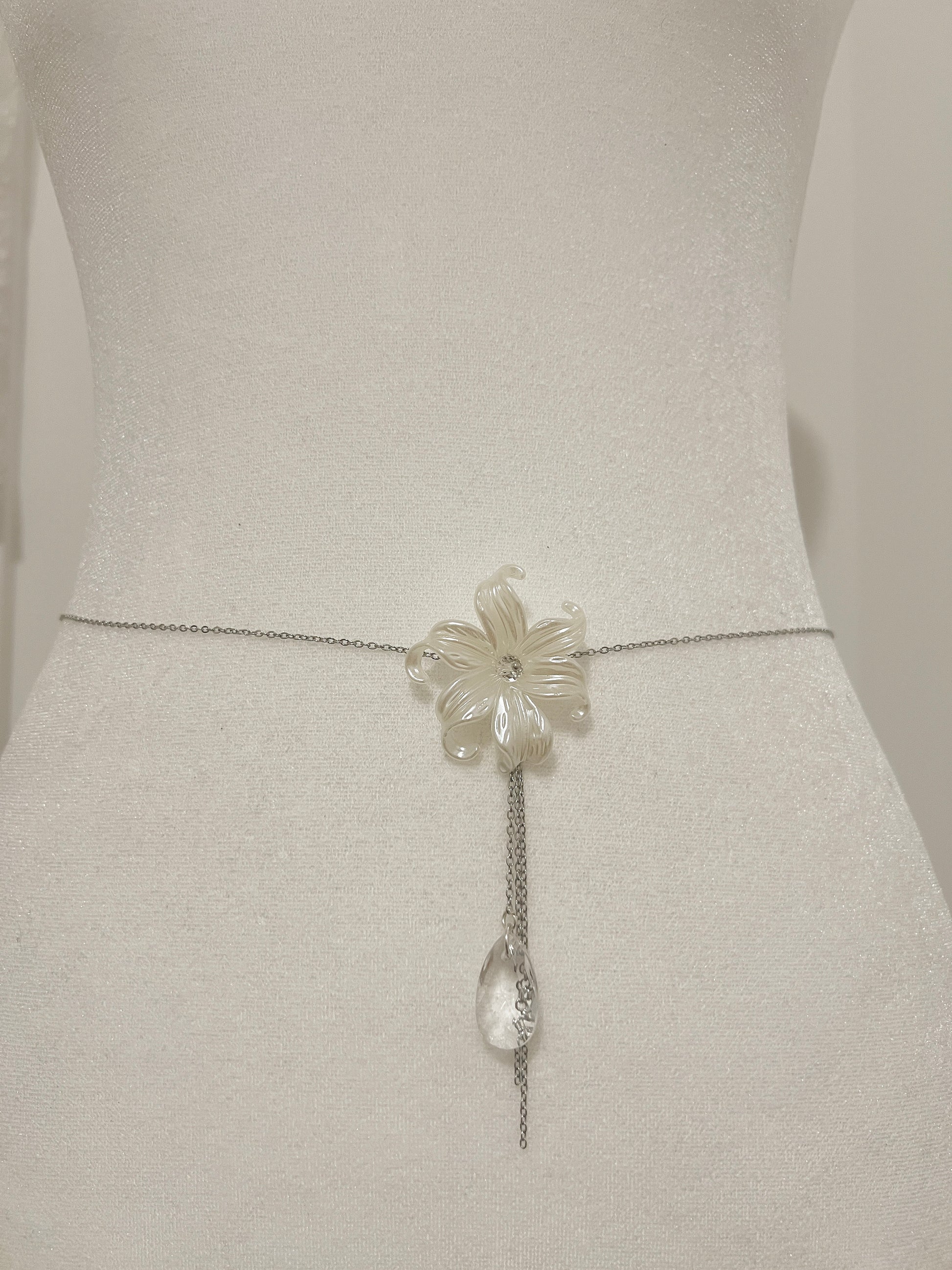 Elegant flower waist chain with crystal pendant, handmade jewelry accessory
